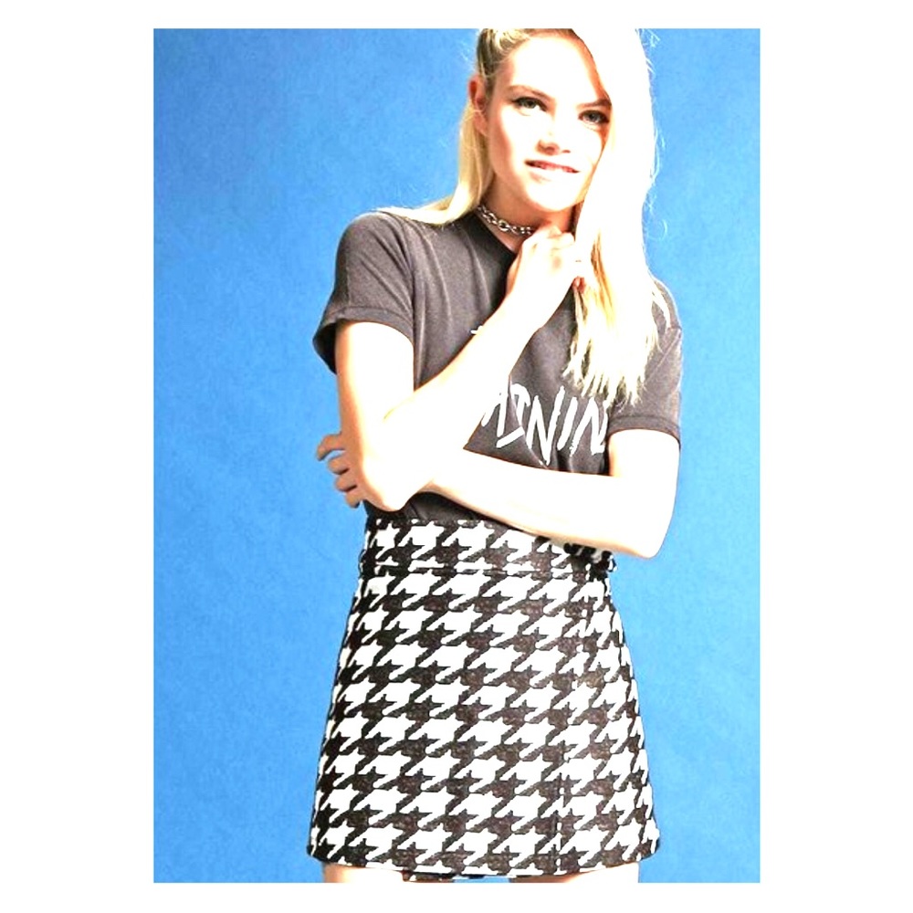 *5/25* Houndstooth wraparound skort
